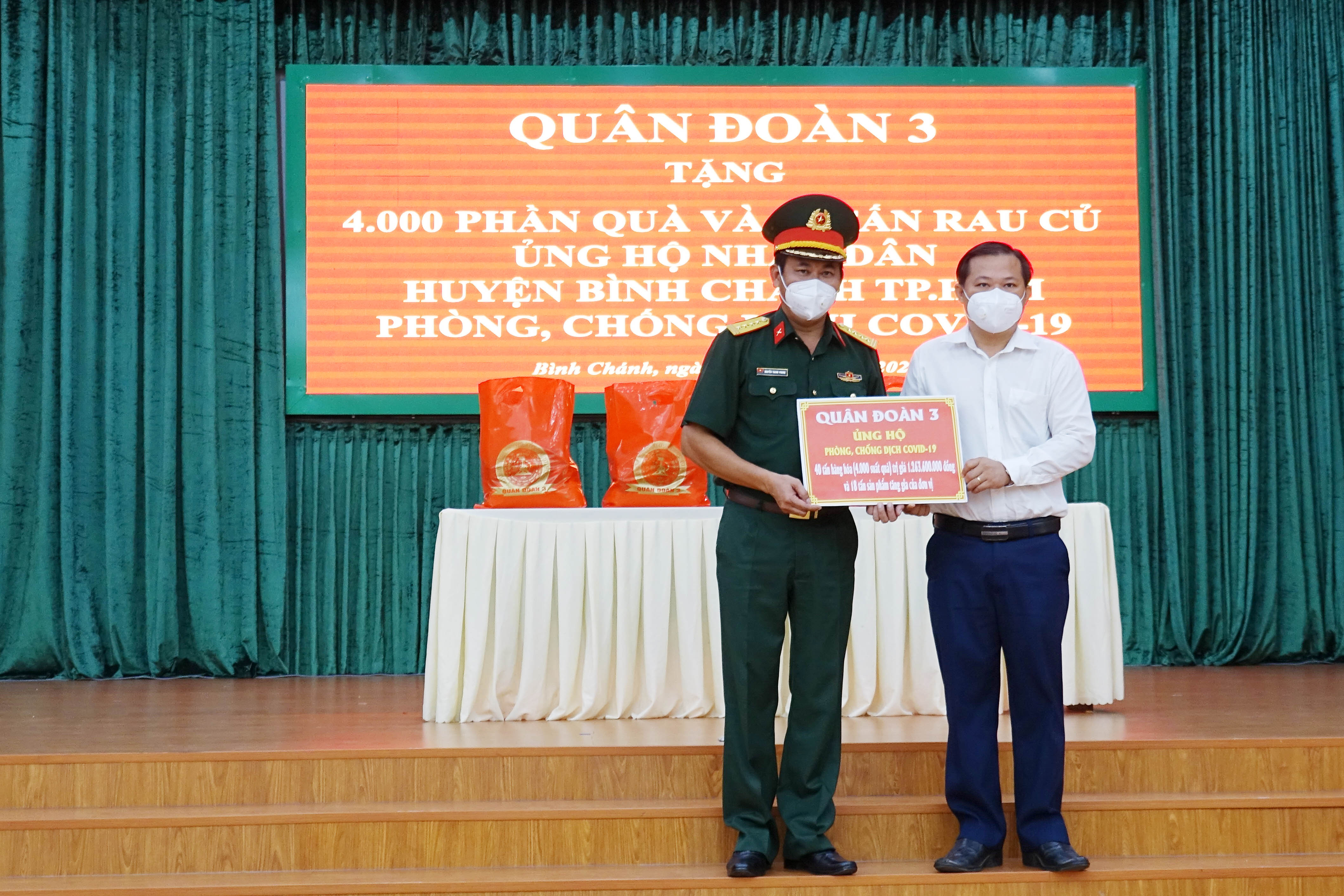 Quân đoàn 3 hỗ trợ TP Hồ Chí Minh 4.000 suất quà và 18 tấn sản phẩm tăng gia